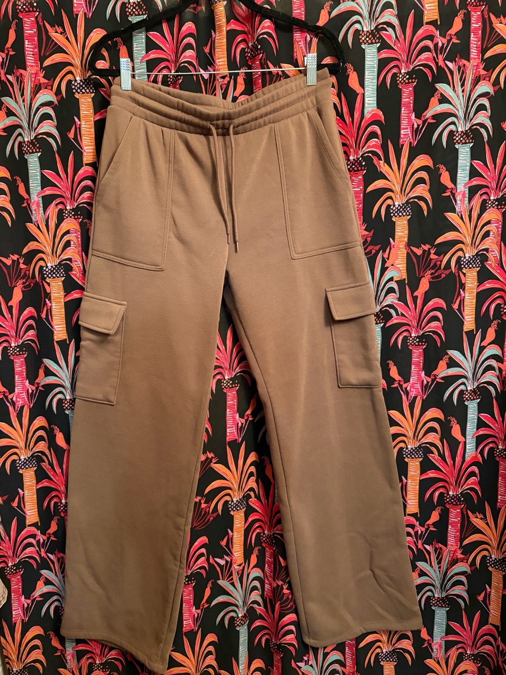 Women’s Cargo Sweatpants in Brown